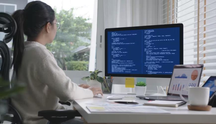 智慧零售新基建：南充软件开发公司如何构建全渠道商业操作系统？